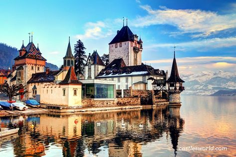 Oberhofen Castle, Switzerland A romantic castle complex with its keep from around 1200, that reflects the history of its various owners. The chapel with its impressive murals dates from the 15th century. The park in the castle is one of the most beautiful gardens in the Alpine region Lake Thun, Castle Tower, Most Beautiful Gardens, Layout Architecture, Structure Architecture, Building Structure, Nature Tree, Architecture Old, Central Europe