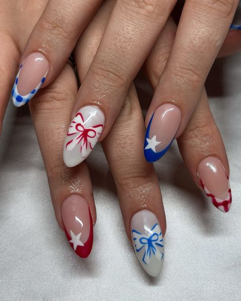 4th Of July Set 🎆 • • • Apres Natural Medium Square •DND Gel • • #nails #nailsnailsnails #nailsofinstagram #nailsart #nailsbyavryl #gelx #gelxnails #gelxnailtech #4thofjuly #almondnails #explorepage 4th Of July Nails Ideas, Veterans Day Nails, Patriotic Nails 4th Of July, Patriots Nails, Nails For 4th Of July, Dnd Gel Nails, Baseball Nails, Texas Nails, America Nails