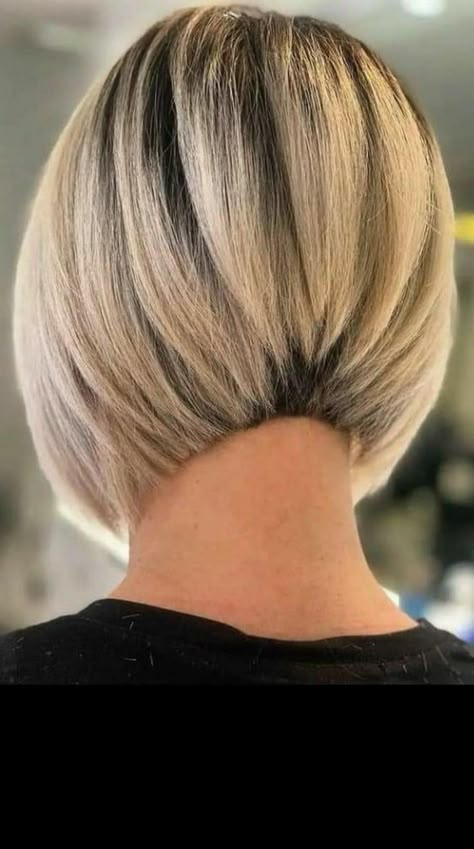 Inverted Bob Haircut, Short Haircuts Ideas, Bob Haircut Ideas, Chic Short Hair, Haircuts Ideas, Short Blonde Haircuts, Mullet Hairstyle Women, Bob Haircut For Fine Hair, Short Hairstyles For Thick Hair