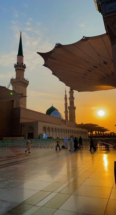 Masjid E Nabvi Aesthetic, Masjid Nabawi Aesthetic, Medine Mosque, Medina Islam, Madina Sharif Beautiful Pic, Medina Wallpaper, Medina Mosque, Best Nature Images, Dubai Aesthetic