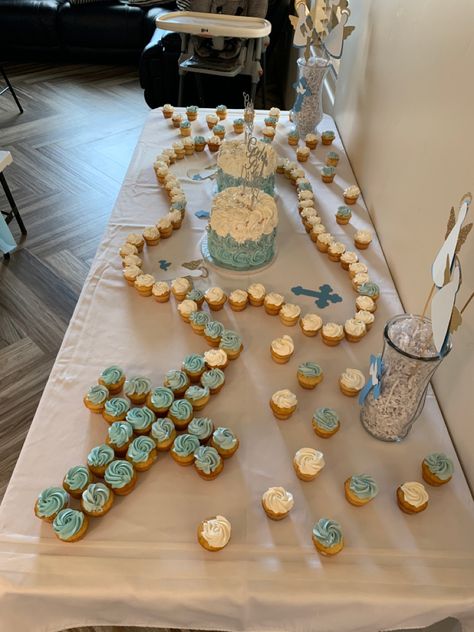 First Comunion Decoracion For Boys, Confirmation Dessert Table Ideas, First Communion Celebration Ideas, Holy Confirmation Decoration, Diy First Communion Decorations, Baptism Snack Table Ideas, 1st Holy Communion Party Ideas, Confirmation Food Ideas, Confirmation Centerpieces Ideas