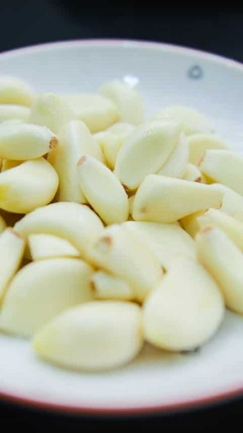 Benefits Of Swallowing Garlic, Benefits Of Eating Garlic, Cloves Health Benefits, Cloves Benefits, Garlic Health Benefits, Garlic Benefits, Nutrition Guidelines, Garlic Clove, Wontons