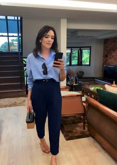 Outfits Camisa Azul, Navy Blue Trousers Outfit, Blue Trousers Outfit, Casual Office Fashion, Office Wear Outfit, Bad Fashion, Funny Dresses, Looks Pinterest, Interesting Outfits