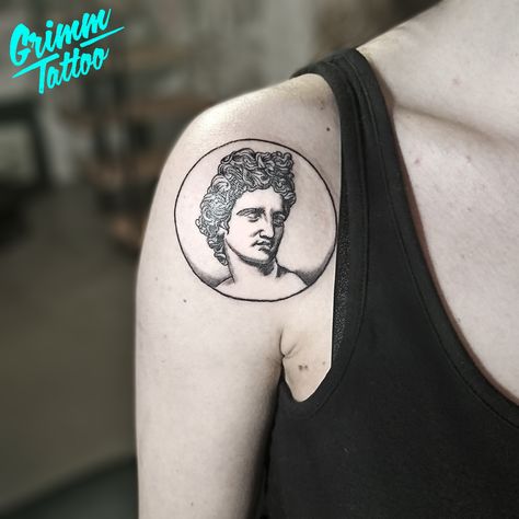 Small Tattoo. Greek statue. Minimal Tattoo. by Emre Dizici  Apollo head tattoo. Shoulder Tattoo. Grimm Tattoo, Ancient Greek Tattoo, Unique Tattoos Black Women, Tattoo Minimal, Tattoo Shoulder, Statue Tattoo, Circle Tattoo, Greek Mythology Tattoos, Roman Statue