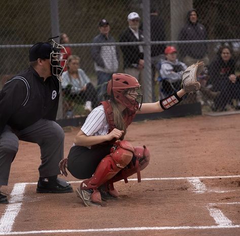 Catcher Softball Pictures, Softball Aesthetic Catcher, Softball Catcher Pictures, Softball Wallpapers, Catcher Softball, Softball Aesthetic, Softball Pictures Poses, Softball Pics, Softball Photos