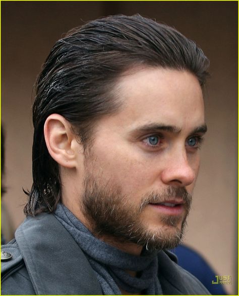 Jared Leto @ 2008 Sundance Film Festival Mens 90s Hairstyles, Jared Leto Haircut, Mens Slicked Back Hairstyles, Tall Hair, Slick Back Haircut, Mens Hairstyles Medium, Men's Haircuts, Cool Hairstyles For Men, Shannon Leto