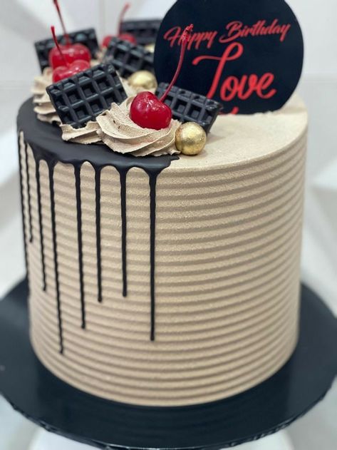 Whipped Cream Cake Design Ideas, Whipped Cream Birthday Cake, Whipped Cream Cake Design, Cream Cake Design, Whipped Cream Cake, Cake For Men, Chocolate Cream Cake, Cake Design For Men, Minimalist Cake