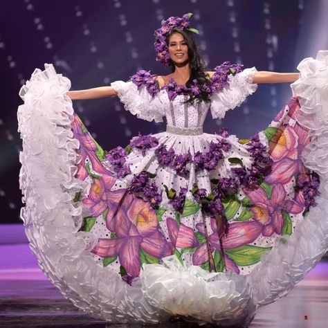 Spain National Costume, Colorful Homecoming Dresses, Extravagant Costumes, Party Outfit For Teen Girls, Fall Party Outfit, Folklorico Dresses, Miss Universe National Costume, Ballroom Dance Photography, Girls Party Outfits