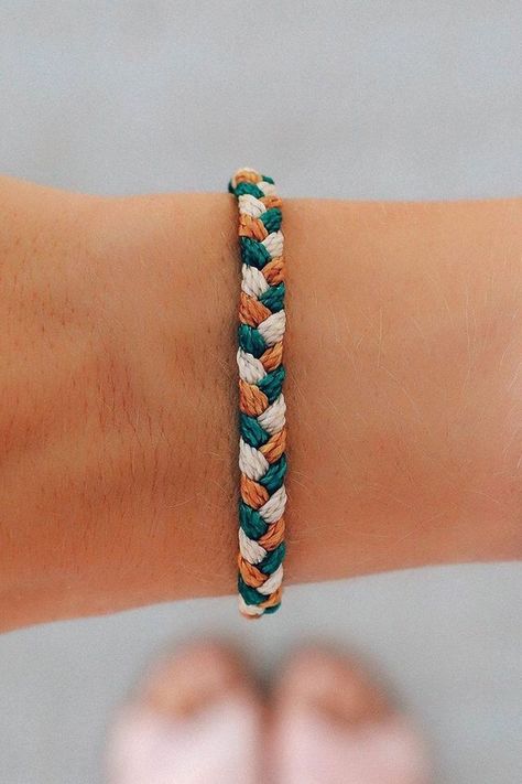 Pura Vida Bracelets Braided, Thread Bracelets Designs, Anklet Bracelet Thread, Braided Thread Bracelet, Waxed Thread Bracelets, Western String Bracelets, Cute Thread Bracelets, Homemade Bracelets With String, Different Bracelet Patterns