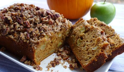 Pumpkin Quick Bread with Apples and Pecan Streusel Recipe Bread Cinnamon, Quick Bread Recipes Easy, Pumpkin Dishes, Cinnamon Oatmeal, Gateaux Cake, Fall Breakfast, Cinnamon Bread, Quick Bread Recipes, Apple Crumble