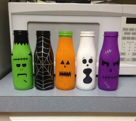 DIY glass Starbucks bottles Upcycle Starbucks Glass Bottles, Halloween Jars Ideas, Old Glass Bottles Ideas, Starbucks Glass Bottle Crafts, Starbucks Bottle Crafts, Starbucks Glass Bottles, Starbucks Partner, Halloween Wine Bottle Crafts, Milk Bottle Craft