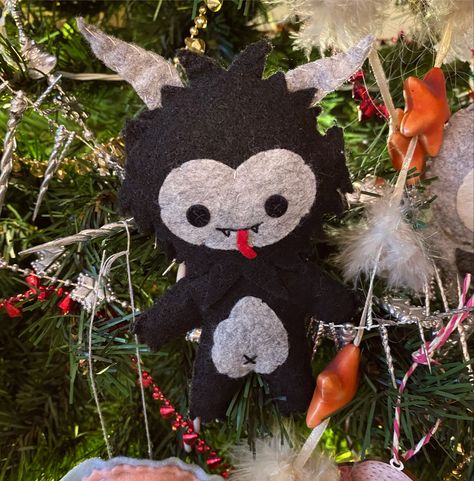 Diy Krampus Ornament, Monster Plushies, Alt Christmas, Black Celebration, Halloween Craft, Rag Dolls, Winter Solstice, Felt Art, Xmas Crafts