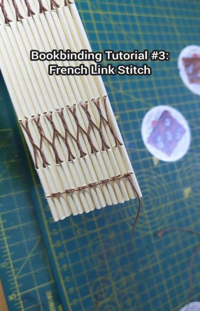 Book Binding Methods, Bookbinding Tools, Book Sculptures, Bookbinding Tutorial, Book Binding Diy, Book Maker, Cool Paper Crafts, Book Sculpture, Bookmaking