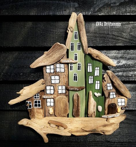 Driftwood Crafts Diy, Driftwood Art Ideas, Diy Driftwood Projects, Driftwood Village, Driftwood Painting, Driftwood Houses, Driftwood Diy, Painted Driftwood, Driftwood Art Diy