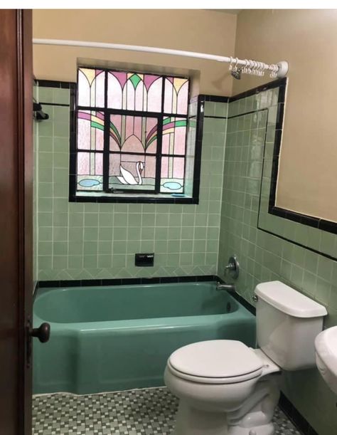 Vitrolite Bathroom, Colored Bathtub, Green Bathtub, Accessible House Plans, Art Deco Bathroom Tile, 60s Bathroom, Accessible House, Bathroom Beautiful, Old Bathtub