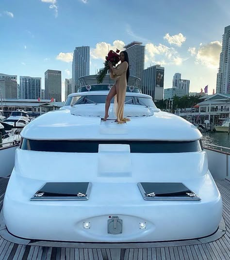 Black Luxury Aesthetic, Black Women In Luxury, Women In Luxury, Wealthy Lifestyle Luxury, Black Girls Luxury Lifestyle, Wealthy Lifestyle, Luxury Lifestyle Women, Rich Girl Lifestyle, Vacation Mood