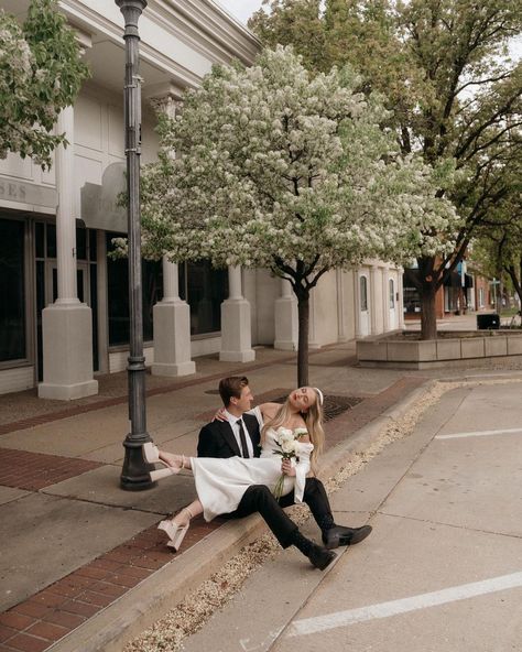 Photographer: @emmakayphotographer courthouse elopement photos, courthouse wedding photographer, downtown Phoenix couple photos, couple pose ideas, Arizona elopement photographer, Phoenix wedding photographer, chic wedding photos, romantic wedding dress inspo, flowy wedding dress inspiration, wedding dress ideas Chic Wedding Photos, Flowy Wedding Dress, Forest Wedding Ceremony, Couple Pose Ideas, Courthouse Wedding Photos, Courthouse Elopement, Documentary Wedding Photos, Arizona Elopement, City Engagement Photos