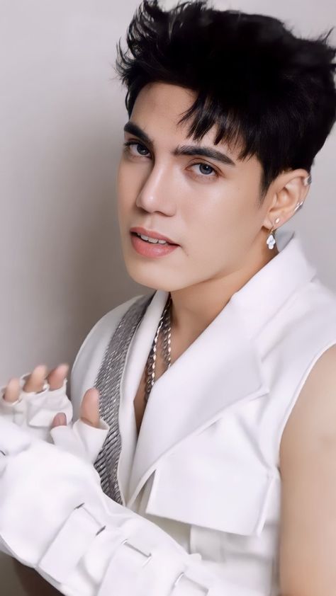 Stell Ajero Sb19, Filipino Boys, Sb19 Ken Cute Wallpaper, Filipino Music, Stell Ajero, Aesthetic Cow, Stell Sb19, Sb19 Stell, Sb19 Ken