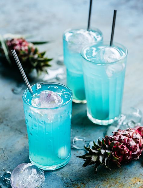 It may look and sound a bit like a kid's party drink, but we promise grown-ups will love this refreshing blue beauty. Serves 1 Mermaid Lemonade, Kids Drinks Party, Mermaid Drink, Pool Party Food, Best Summer Cocktails, Colorful Drinks, Lemon Lemonade, Lemonade Drinks, Cocktail Drinks Recipes