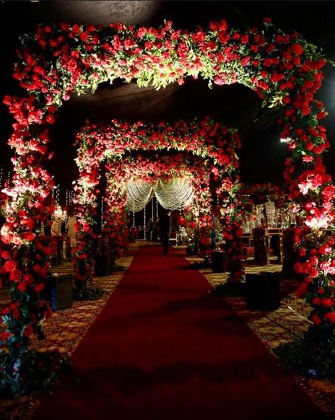 Indian Wedding Decorations Receptions, Wedding Gate, Red Wedding Decorations, Gate Decoration, Indian Wedding Favors, Flower Garland Wedding, Red Wedding Theme, Wedding Decor Photos, Wedding Entrance Decor