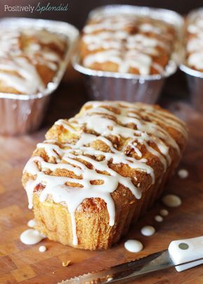 Honey Bun Mini Loaves at Positively Splendid. Super easy and SO delicious! Perfect for gift-giving! Unique Quick Bread Recipes, Mini Loaf Decoration, Mini Loaf Pan Cakes, Christmas Loaf, Mini Loafs, Mini Bread Loaves, Mini Loaf Cakes, Mini Loaves, Plain Yellow