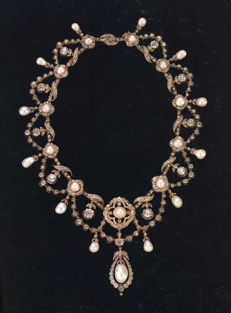 Elizabeth Taylor necklace Bridgeton Jewelry, 1850s Jewelry, 1500s Jewelry, 1800s Necklace, 1700s Jewelry, 1910s Jewelry, Regency Era Jewelry, Regency Necklace, Victorian Era Jewelry