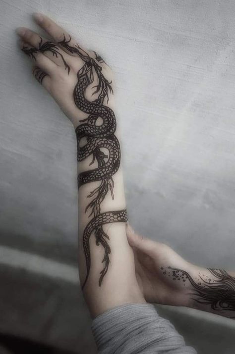 Snake Hand Tattoo, Tattoo For Female, Tattoo Idea For Women, Dark Feminine Tattoos, Rip Tattoos For Mom, Goth Tattoos, Siren Tattoo, Palm Henna, Full Hand Tattoo