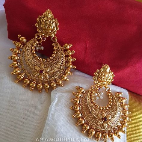 Gold plated antique plain chandbali. For inquiries please contact the seller below. Seller Name : Vasah India Instagram : https://www.instagram.com/vasahindia/ Contact : 9884279951 Website : http://www.vasahindia.com/ Related PostsGold Antique Chandbali From Manubhai Jewellers22K Gold Ruby Earrings From BhimaAntique Hook Earrings From Ms Pink PanthersGold Plated Silver Peacock EarringsGold Plated Silver Chandbali EarringsGold Plated Silver Earrings22K … Chandbali Gold, Chand Bali, Gold Jhumka, Antique Gold Earrings, Gold Jhumka Earrings, Gold Jewelry Outfits, Gold Earrings Models, Gold Necklace Indian Bridal Jewelry, Chandbali Earrings