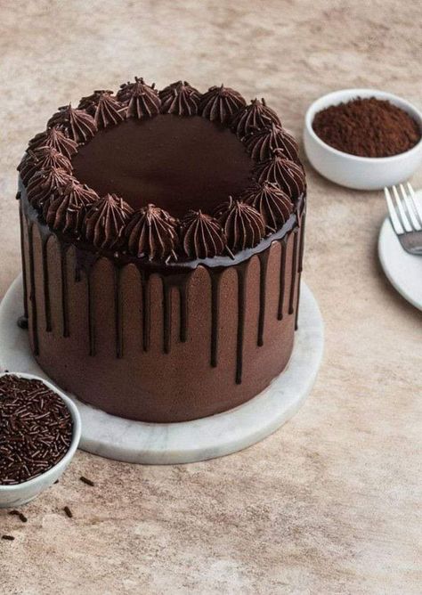 Chocolate Olive Oil Cake, Marble Chocolate, Chocolate And Vanilla Cake, Eggless Chocolate Cake, Marble Cake Recipes, Chocolate Cake Designs, Oil Cake, Chocolate Buttercream Frosting, Leftover Cake