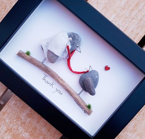 Presents For Doctors, Leaf Art Diy, Pebble Art Family, Salon Gifts, Medical Gifts, Blog Pictures, Pebble Pictures, Diy Presents, Picture Gifts