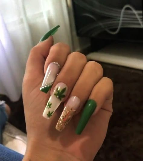 Bob Marley Nails, Rick And Morty Nails, Rasta Nails, Marvel Nails, Acrylic Nails Stiletto, Shiny Nails Designs, Fake Nails Long, Band Nails, Vintage Nails