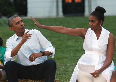 30 of Barack and Michelle Obama's Cutest Couple Moments Barak And Michelle Obama, Obama Photos, Barack Obama Family, Michelle Obama Fashion, Michelle And Barack Obama, Talk To The Hand, Couple Moments, First Ladies, Barack And Michelle