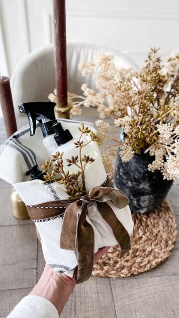 Fall Housewarming Gift, Hand Soap And Towel Gift Ideas, Fall Gift Ideas For Women, Dish Soap Gift Ideas, Fall Hostess Gift Ideas Diy, Hostess Basket Ideas, Hand Soap Gift Basket, Hand Soap Gift Ideas, Fall Hostess Gift Ideas