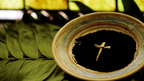 How To Talk To Your Kids About Lent — Minno Parents Ash Wednesday Meaning, Ash Wednesday Images, Ash Wednesday Service, What Is Lent, Beginning Of Lent, Rosary Mysteries, Lenten Season, Sign Of The Cross, Ash Wednesday