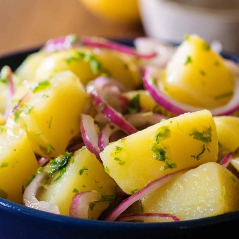 Italian Potato Salad Recipe, Vinegar Potato Salad, Baked Fennel, Potato Salad Dill, Italian Potatoes, Red Potato Salad, Potato Pasta, Potato Onion, Onion Salad