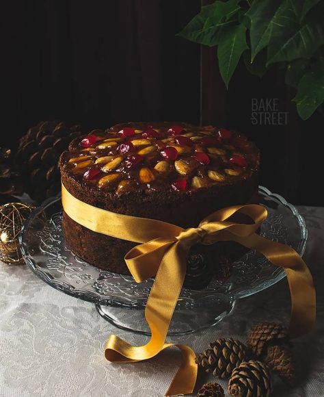 Mary Berry’s Victorian Christmas Cake - Genoa Cake - Bake-Street.com - Bake-Street.com Genoa Cake, Fruit Cake Christmas, Christmas Cake Recipes, Fruitcake Recipes, Christmas Cake Decorations, Xmas Cake, Christmas Fruit, Pound Cakes, Traditional Cakes