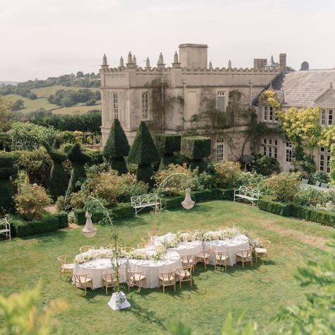 Euridge Manor, Wedding Table Decor Ideas, Round Table Settings, Round Wedding Tables, Kings Table, Castle Wedding Venue, Luxury Wedding Decor, Wedding Tablescape, Destination Photography