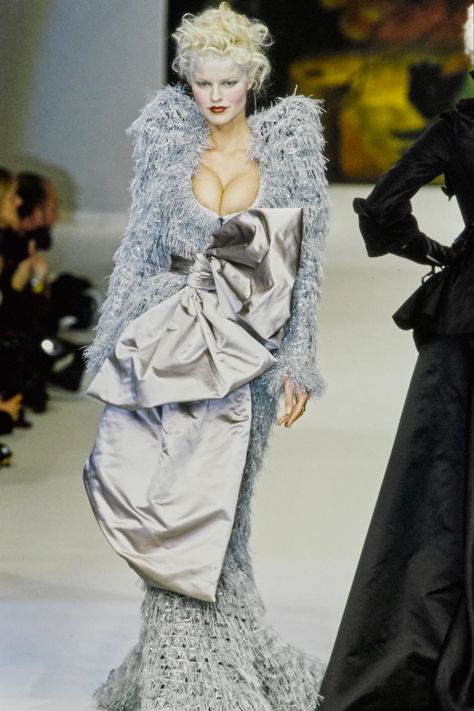 Punk Mode, Vivienne Westwood Fashion, Andreas Kronthaler, Eva Herzigova, Runway Fashion Couture, Vintage Runway, Claudia Schiffer, Naomi Campbell, Kate Moss