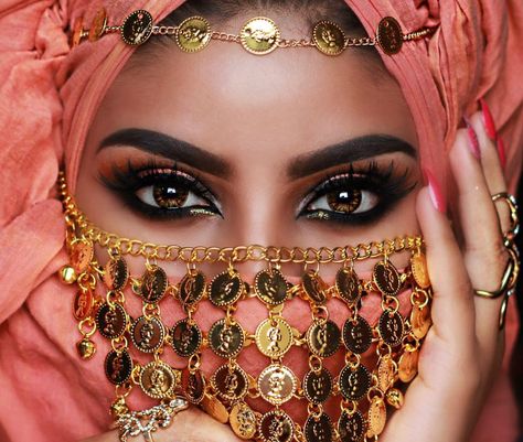 ♔ Ojos Así Arabic Make-up, Arabian Eyes, Arabic Beauty, Bollywood Makeup, Persian Princess, Arabian Princess, Princess Face, Arabic Makeup, Photographer Inspiration