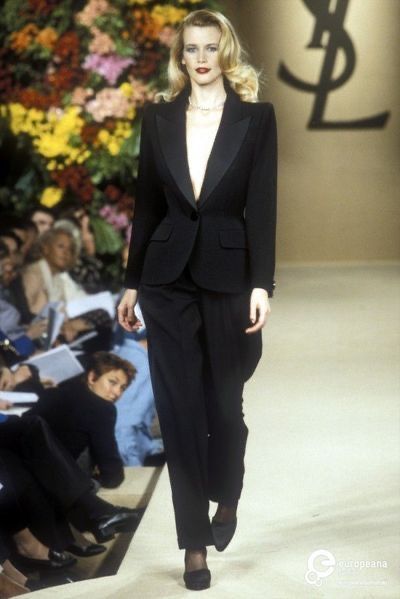 90s Suits Women Runway, Powersuits 80s, 90s Power Suit, 80's Suits Women, 90s Womens Suits, 1990s Business Woman, 80s Power Suit For Women, 90s Suits Women, 1990s Pantsuit