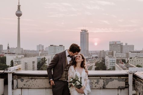 couple at wedding in Berlin is snuggling infront of the skyline with Fernsehturm captured by hochzeitslicht wedding photographer Berlin Winter, Emotional Wedding Photography, Wedding Information, Wedding Photography Pricing, Authentic Wedding, Photography Pricing, Wedding Videos, Wedding Dance, Wedding Video