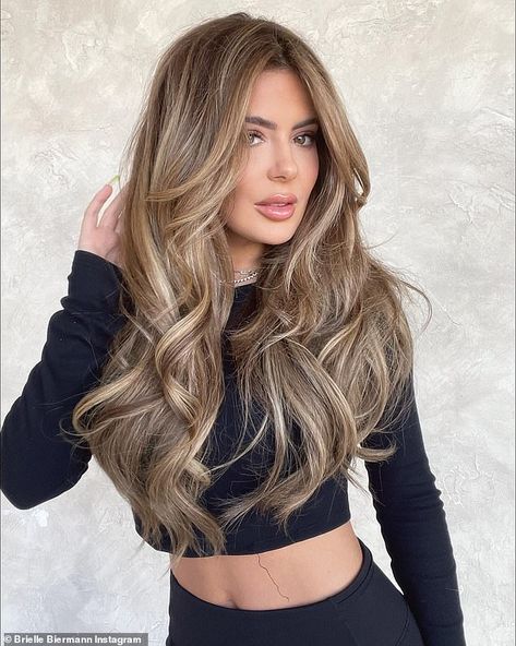 Sunkissed Brunette Highlights, Summer 2024 Hair Trends For Women, Beige Bronde Haircolor Ideas, Honey Bronde Balayage Brunettes, Blonde Hair On Mexican Women, Sunkissed Balayage, Sunkissed Hair Brunette, Sunkissed Hair, Highlight Ideas