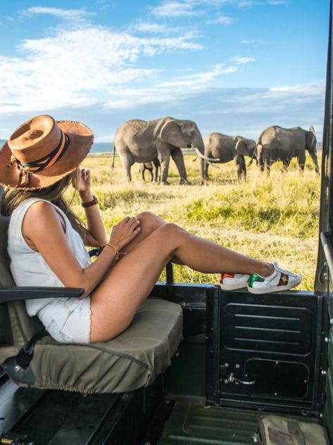 African Safaris - Luxury Safari Holidays 2022 » Duma Safaris Safari Couple, Safari Outfit Women, Africa Safari Clothes, Masai Mara Safari, Luxury African Safari, Masai Mara Kenya, Safari Vacation, Safari Outfit, Safari Outfits