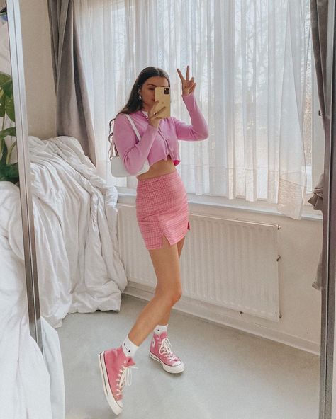 Pink All Star Outfit, Pink Converse Outfit, All Star Outfits, All Star Outfit, Platform Converse Outfit, Pink Outfits Aesthetic, High Tops Outfit, Converse All Star Pink, Girly Fits