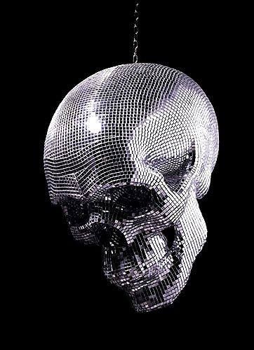 Skull disco ball .... Horror Vintage, Disco Balls, Skull Decor, A Skull, Skeletal, Crystal Skull, Skull And Bones, Disco Ball, Skull Art