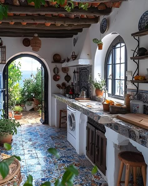 Greek House Kitchen, Italy Houses Interior, Greek Home Interior Design, Italian Home Aesthetic Interior, Italy Cottage Interior, Old Italian Aesthetic House, Old Italian Interior Design, Old Beach House Interior, Italian Houses Interior Design