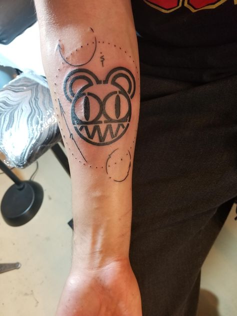 Radiohead Bear by Brandon Mola at Awaken Tattoo (Chicago IL) Radiohead Bear Tattoo, Awaken Tattoo, Domo Tattoo, Radiohead Tattoo Ideas, Radiohead Bear, Radiohead Tattoo, Big Boots, Bum Tattoo, Bear Tattoos