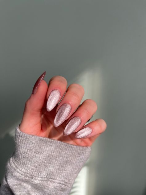 Almond Velvet Nails, Short Almond Acrylic Nails Cat Eye, Round Nails Neutral, Nude Velvet Nails, Almond Nails Cat Eye, Neutral Cat Eye Nails, Nude Cat Eye Nails, Almomd Nails, Simple Almond Nails