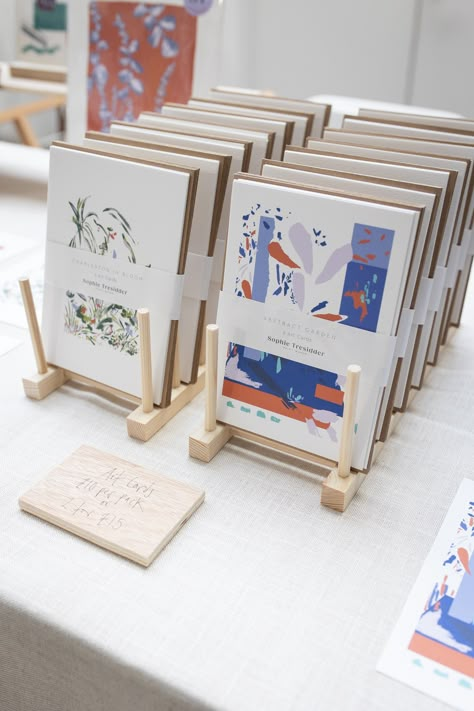 Stationary Pop Up Shop, Greeting Card Market Display, Art Print Market Display, Bali Souvenirs, Art Market Display, Market Set Up Ideas, Market Booth Display, Booth Display Ideas Diy, Stationery Display