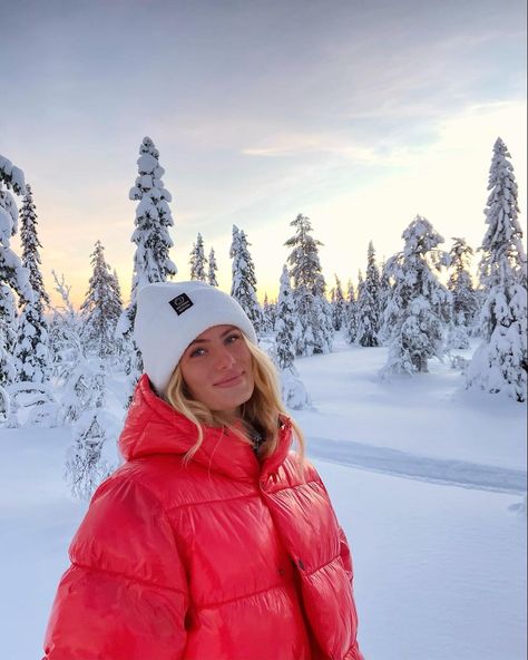 Ski Trip Pictures, Winter Snow Aesthetic, Girls Ski Trip, Winter Vacation Outfits, Ski Trip Outfit, Snow Aesthetic, Colorado Outfits, Colorado Winter, Snow Trip